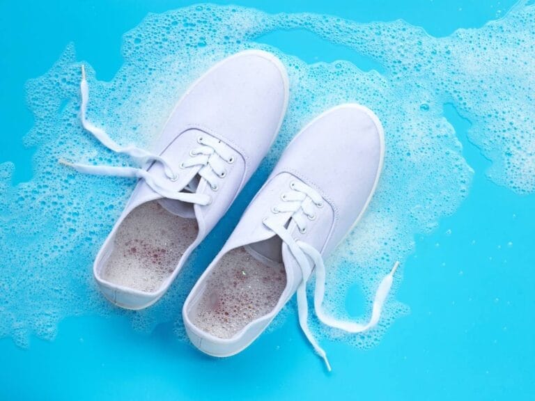 Tenisówki. Obrazek w artykule Jak prać białe buty? Skuteczne sposoby jak prać białe buty