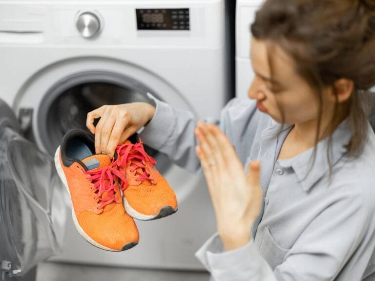Sportowe buty. Obrazek w artykule Czy można prać buty w pralce? Poradnik jak prać buty w pralce, żeby ich nie zniszczyć