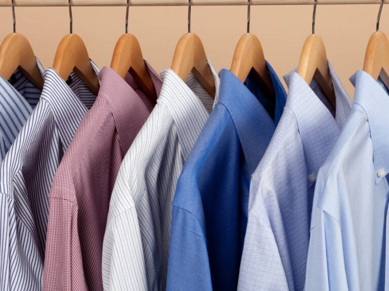 Koszule na drążku. Obrazek w artykule https://pl.wikipedia.org/wiki/Odzie%C5%BC